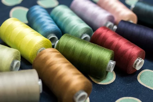 Available in 60 solid colours, use Konfetti™ for quilting, piecing, applique and more.