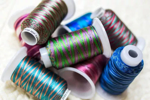 MIRAGE™ Available in 40 variegated colors, achieve naturally flowing colours due to its randomly dyed process.