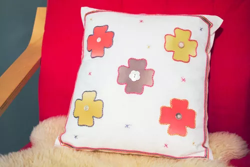 Use Razzle™ in a variety of crafts, home decor, or decorative finish for that extra pop of embellishment.