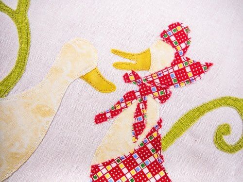 Konfetti™’s double-gassed properties are perfect for fine details when using hand appliqué.